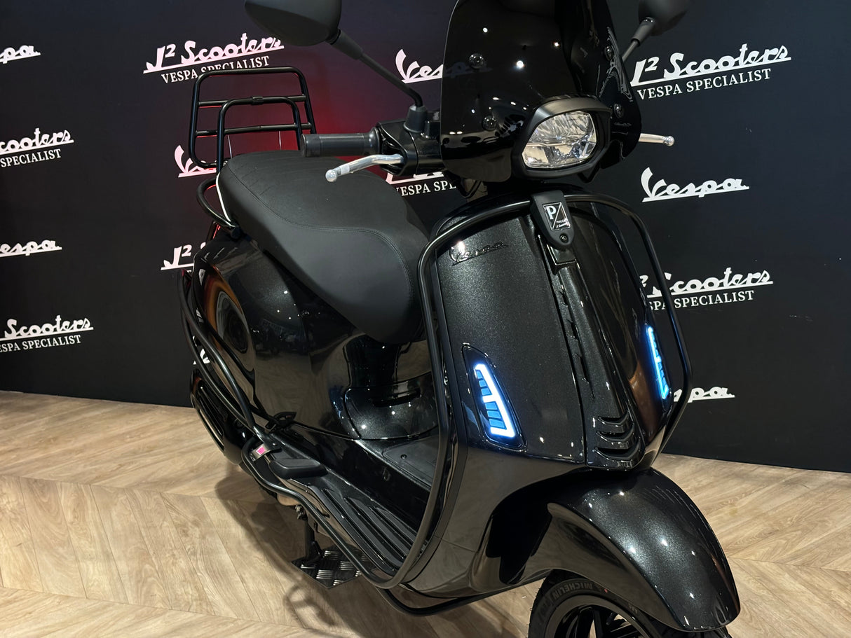 Vespa Sprint / Elettrica Facelift 2025 Aston Martin Grey Metallic