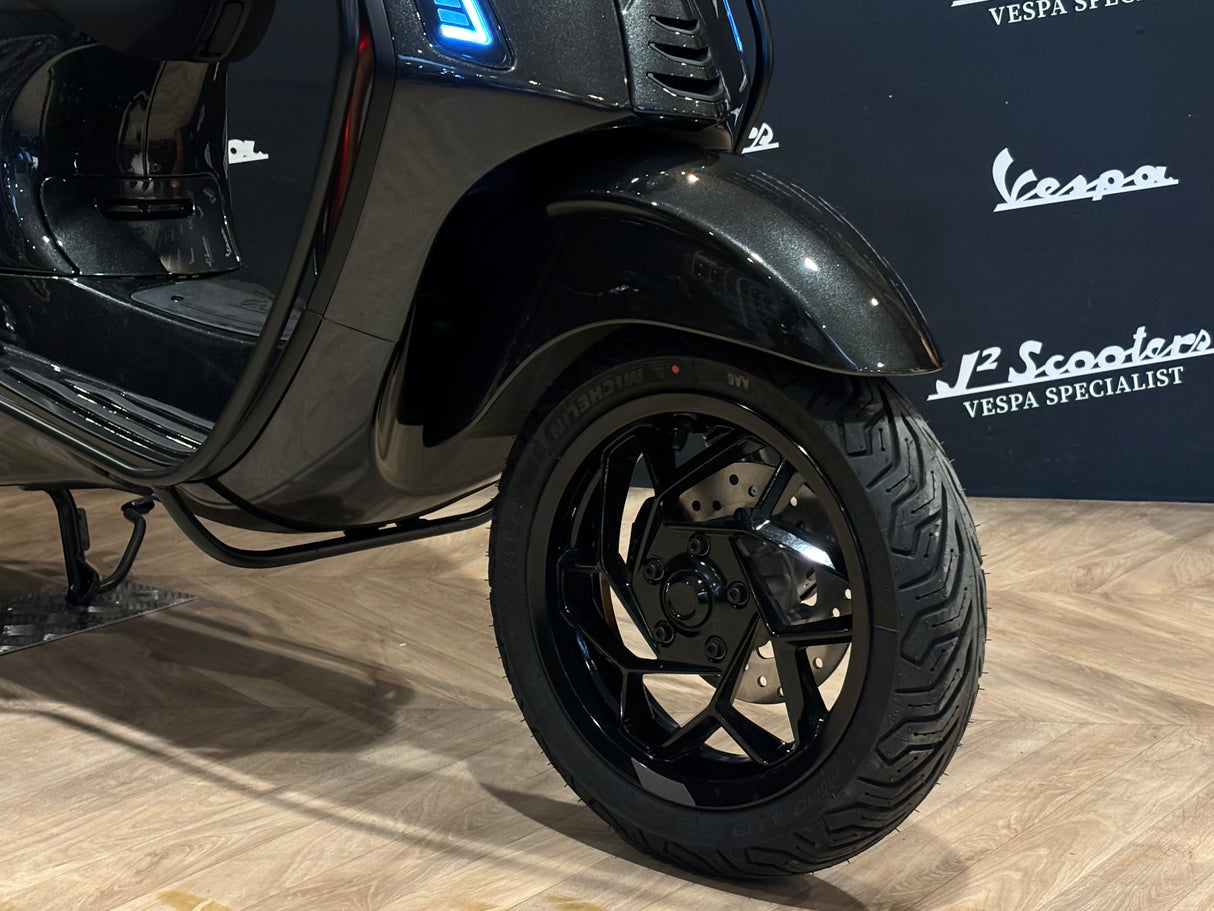 Vespa Sprint / Elettrica Facelift 2025 Aston Martin Grey Metallic