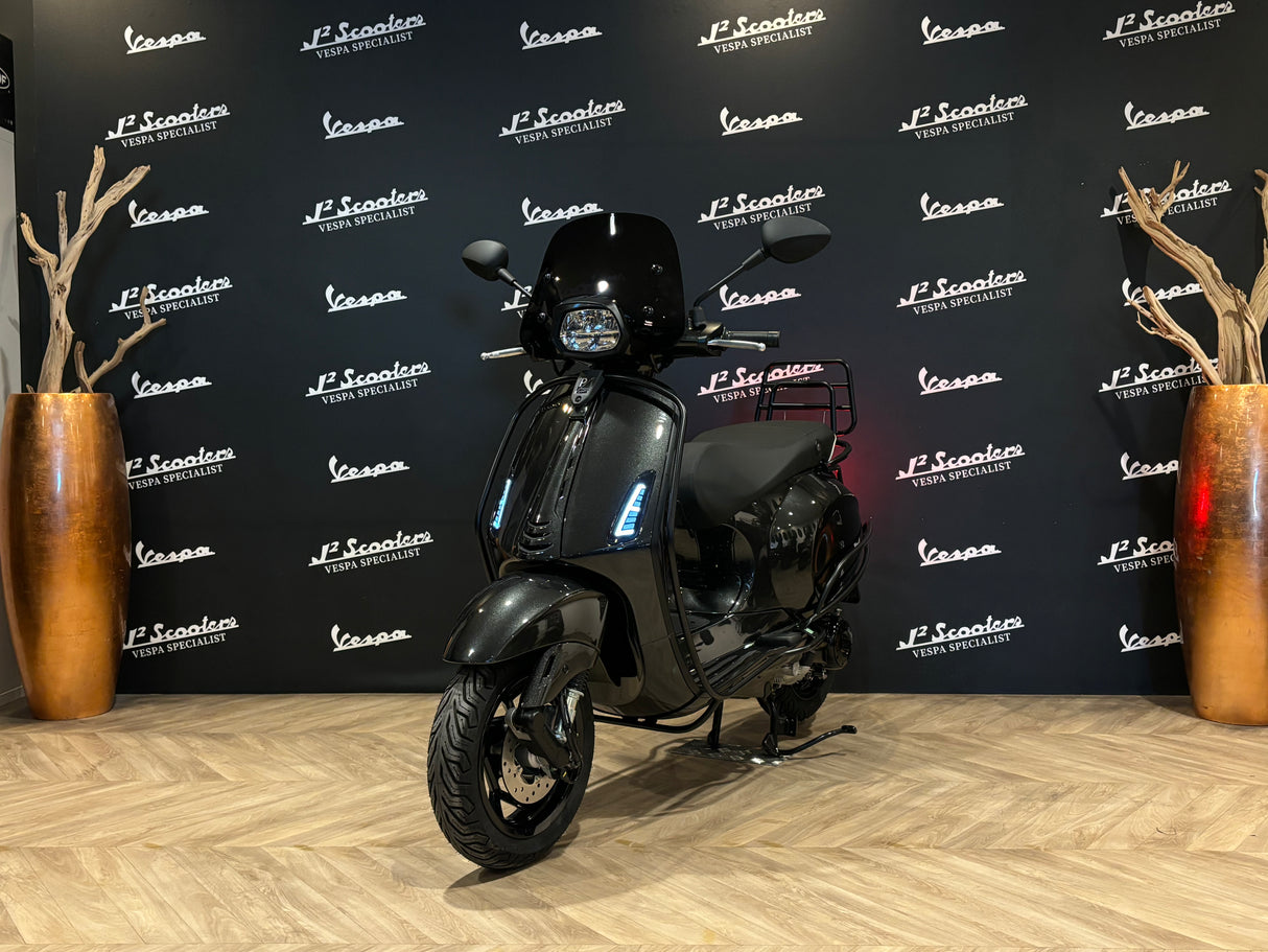 Vespa Sprint / Elettrica Facelift 2025 Aston Martin Grey Metallic