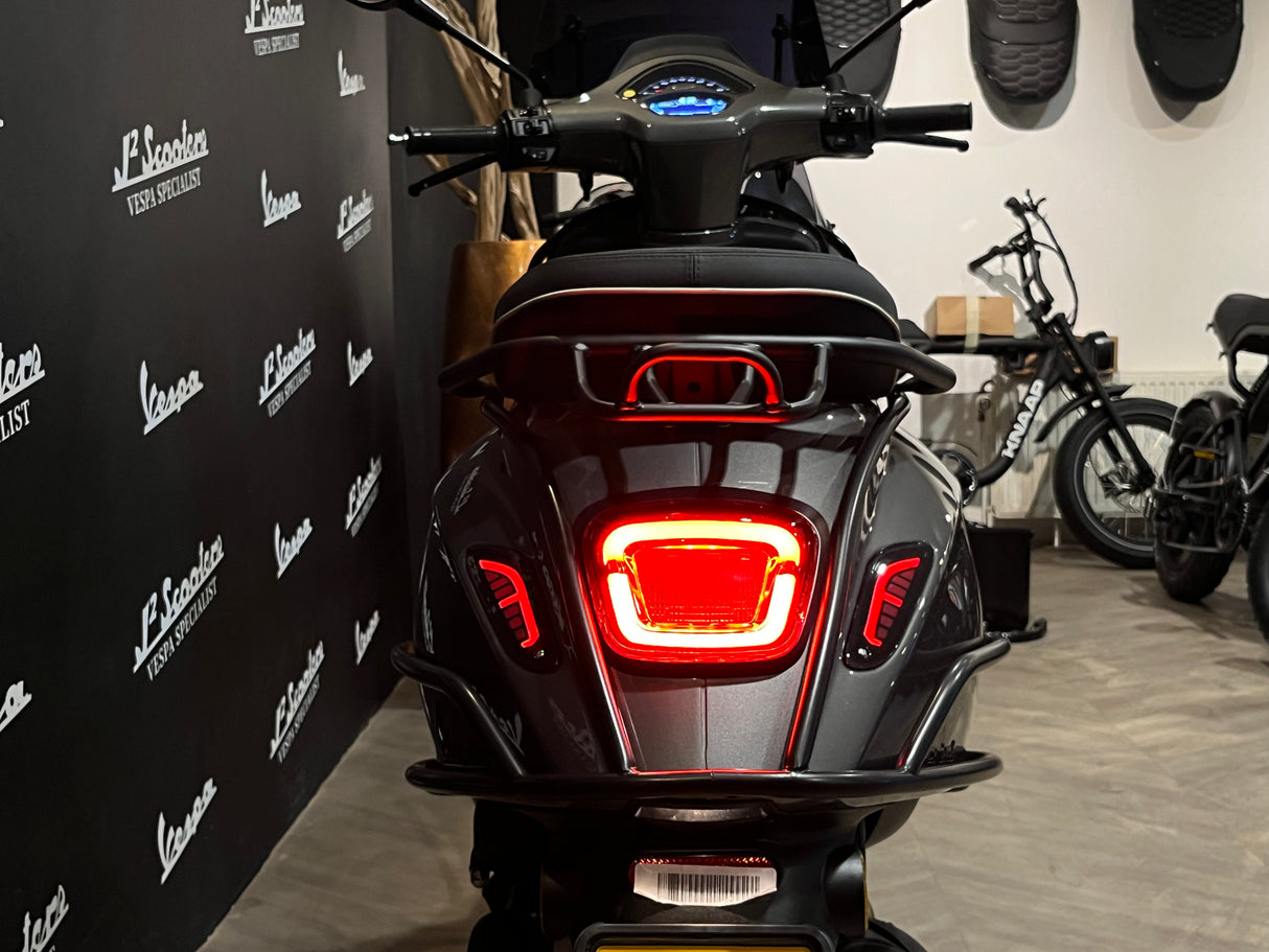 Vespa Sprint / Elettrica Facelift 2025 Porsche Agaat Grijs