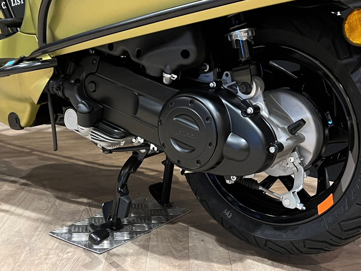 Vespa Sprint / Elettrica Facelift 2025 Verde Ambizioso Matt