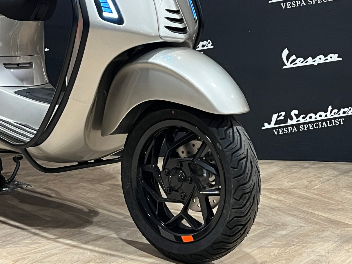 Vespa Sprint / Elettrica Facelift 2025 White Gold
