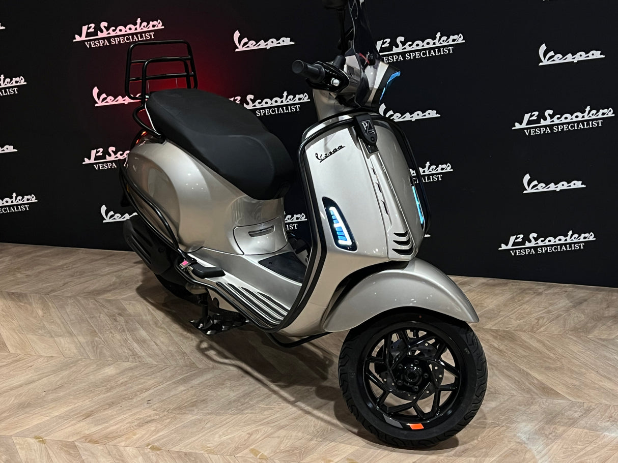 Vespa Sprint / Elettrica Facelift 2025 White Gold