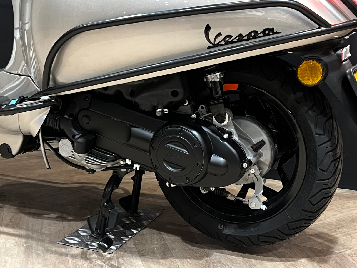 Vespa Sprint / Elettrica Facelift 2025 White Gold
