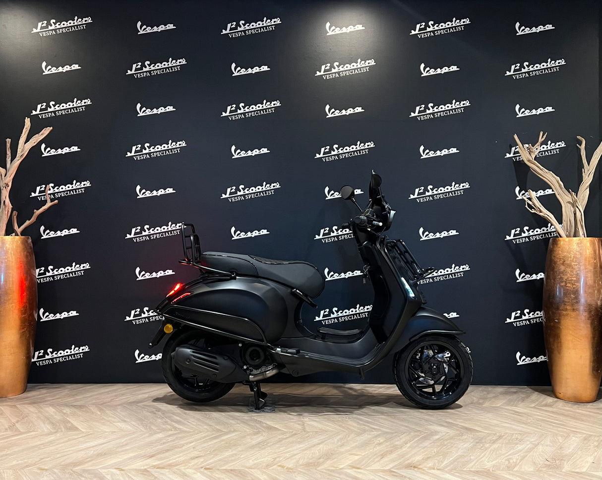 Vespa Sprint / Elettrica Facelift 2025 Nero Convinto (volledig zwart)