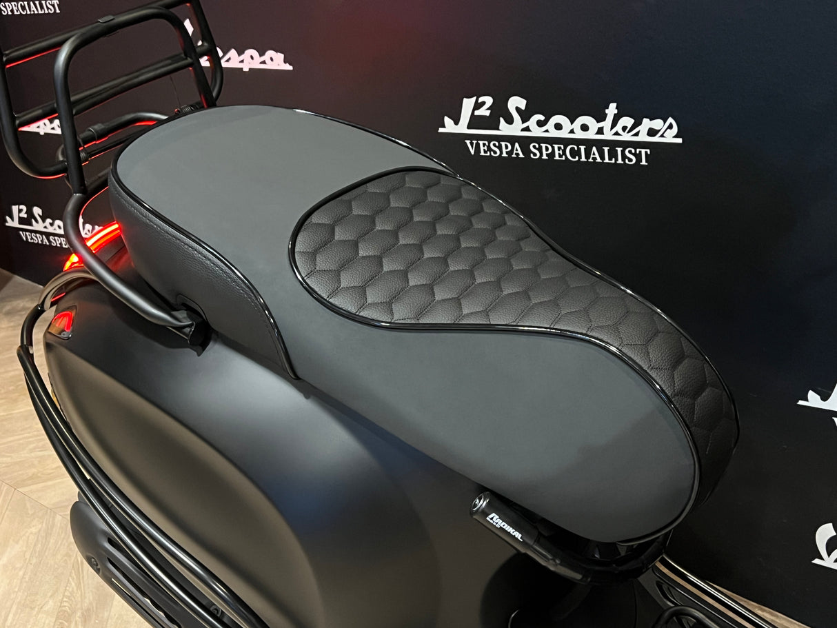 Vespa Sprint / Elettrica Facelift 2025 Nero Convinto (volledig zwart)