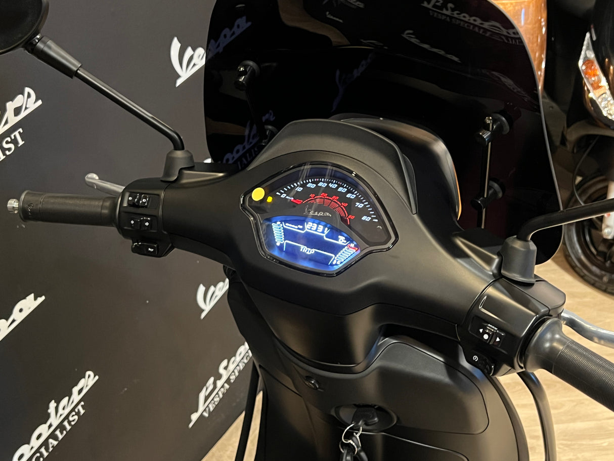 Vespa Sprint / Elettrica Facelift 2025 Nero Convinto (volledig zwart)