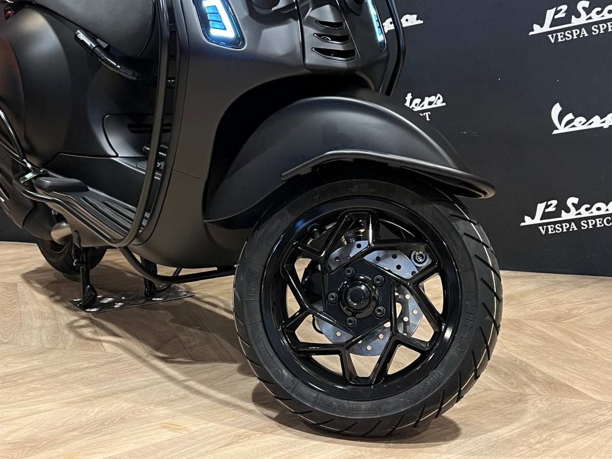 Vespa Sprint / Elettrica Facelift 2025 Nero Convinto (volledig zwart)