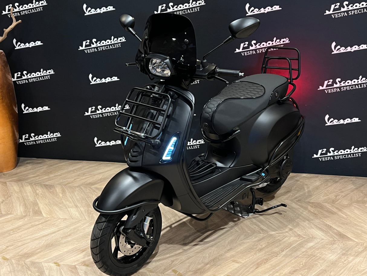 Vespa Sprint / Elettrica Facelift 2025 Nero Convinto (volledig zwart)