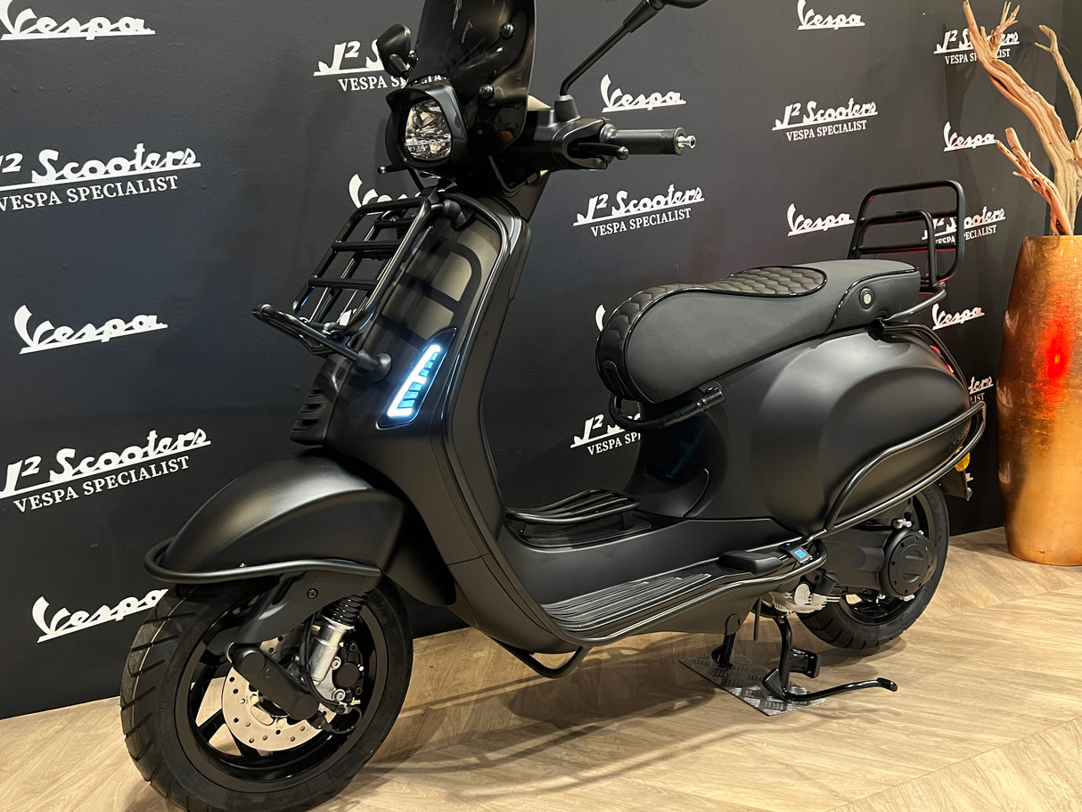 Vespa Sprint / Elettrica Facelift 2025 Nero Convinto (volledig zwart)