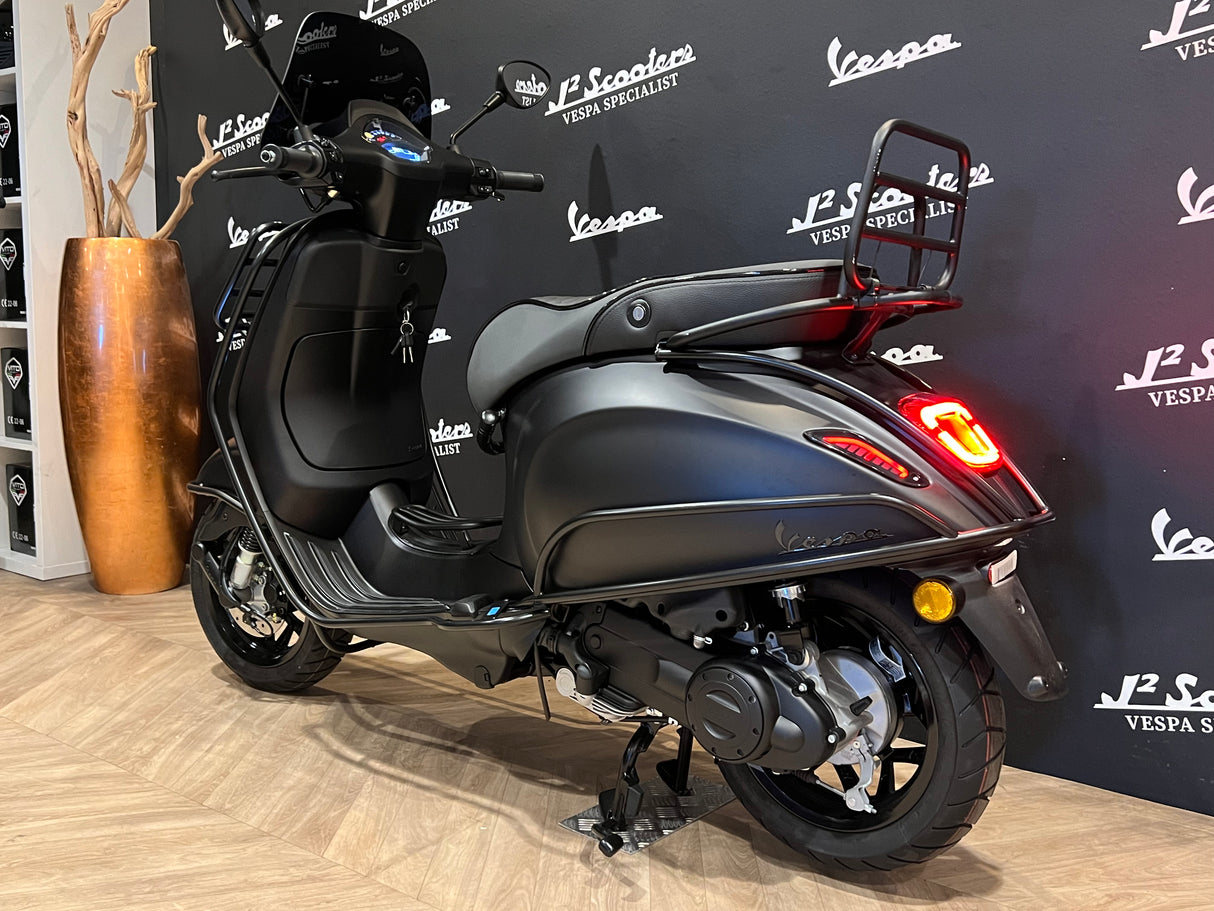 Vespa Sprint / Elettrica Facelift 2025 Nero Convinto (volledig zwart)