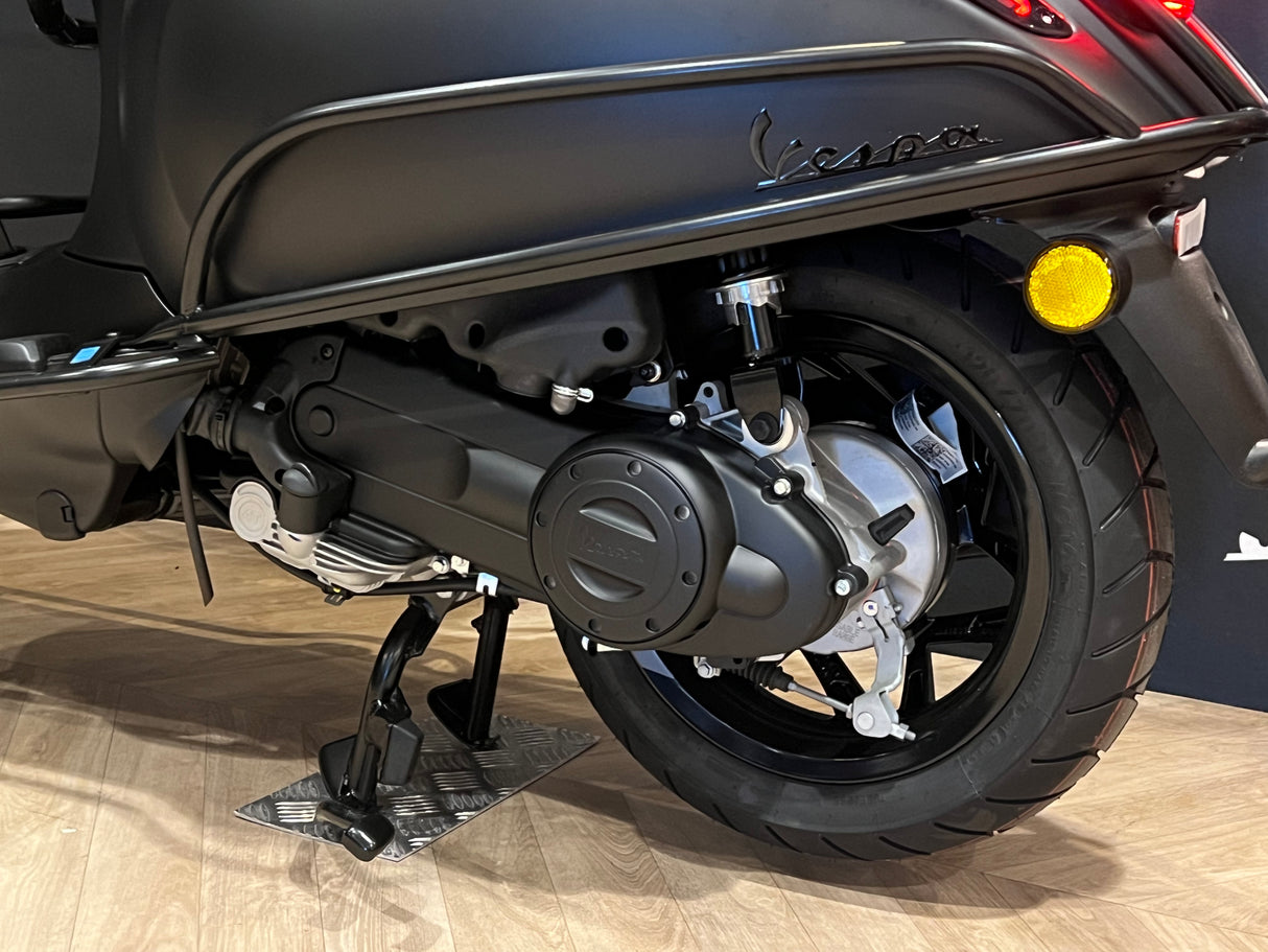 Vespa Sprint / Elettrica Facelift 2025 Nero Convinto (volledig zwart)