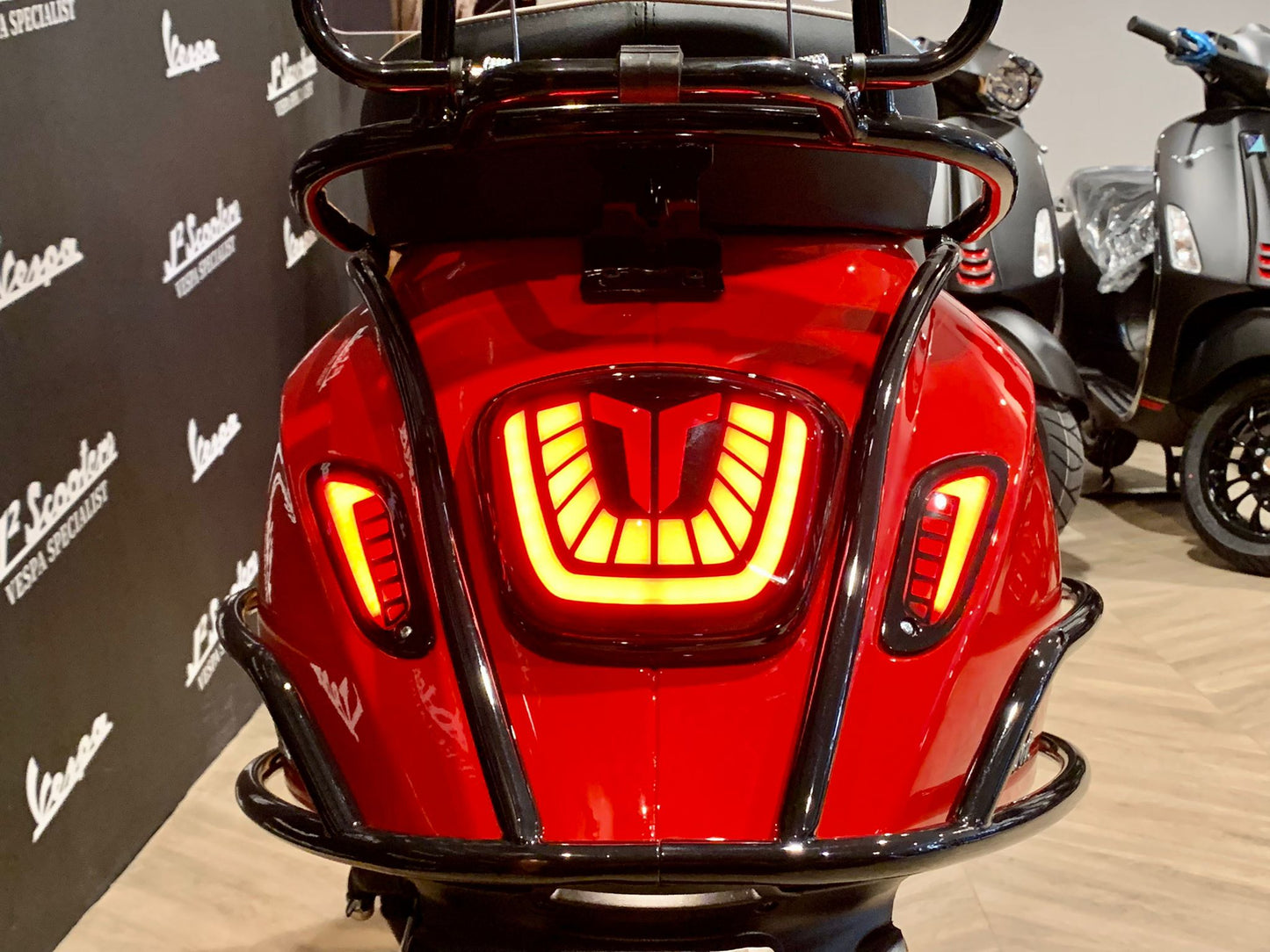 Vespa Sprint E5 rood ROSSO DRAGON