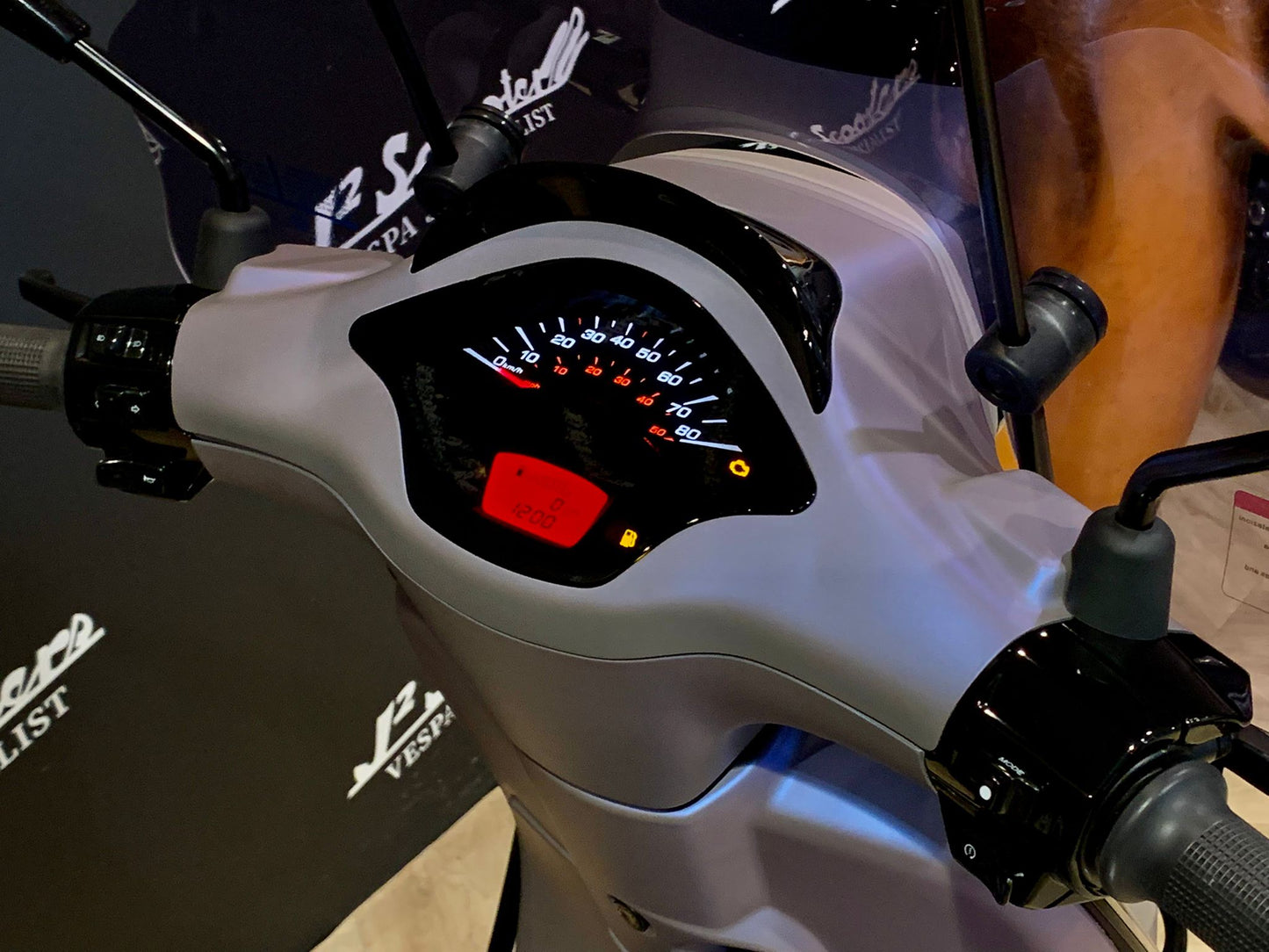 Vespa Sprint E5 DESIGNO VIOLET