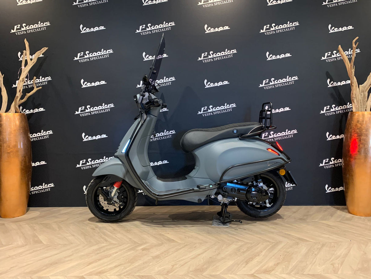 Vespa Sprint / Elettrica Facelift 2025 Eisengrau
