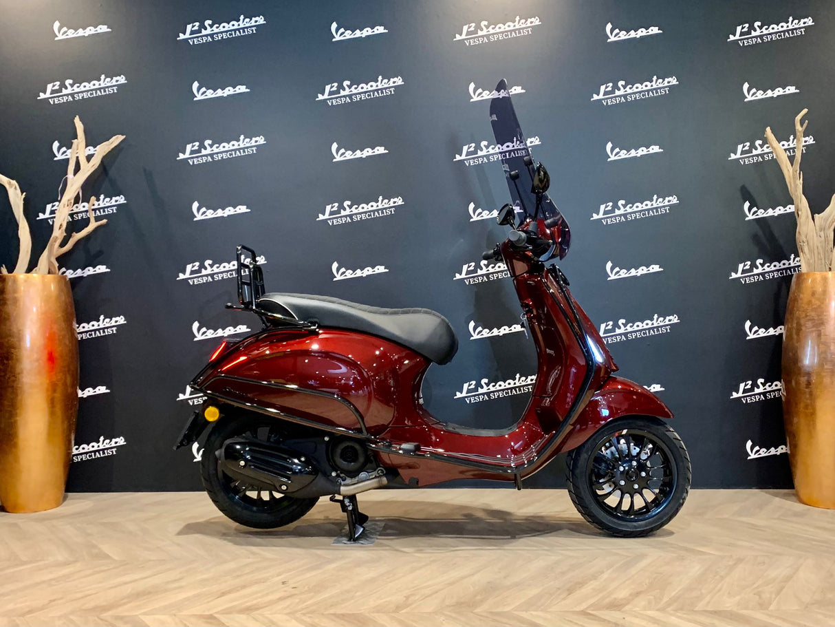 Vespa Sprint / Elettrica Facelift 2025 Porsche Dark Candy Red