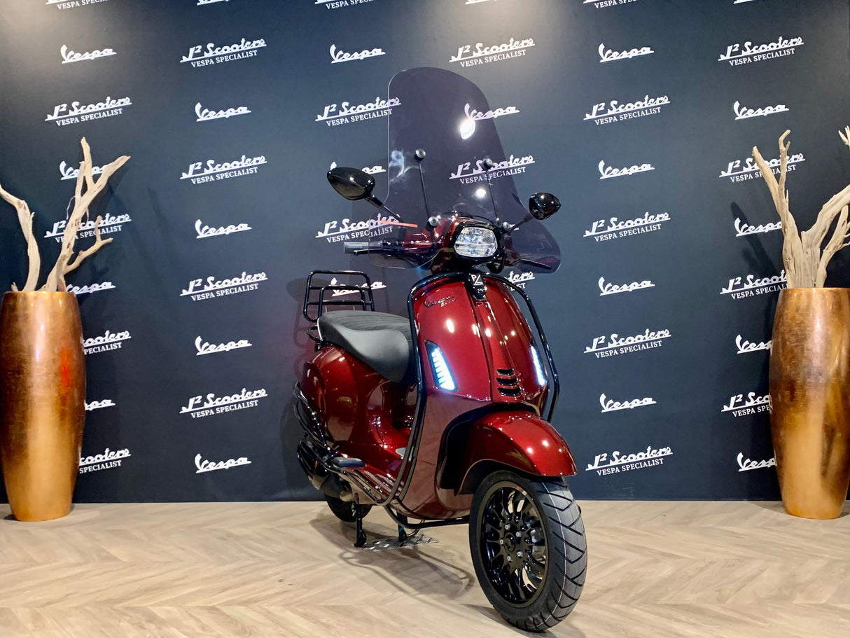 Vespa Sprint / Elettrica Facelift 2025 Porsche Dark Candy Red
