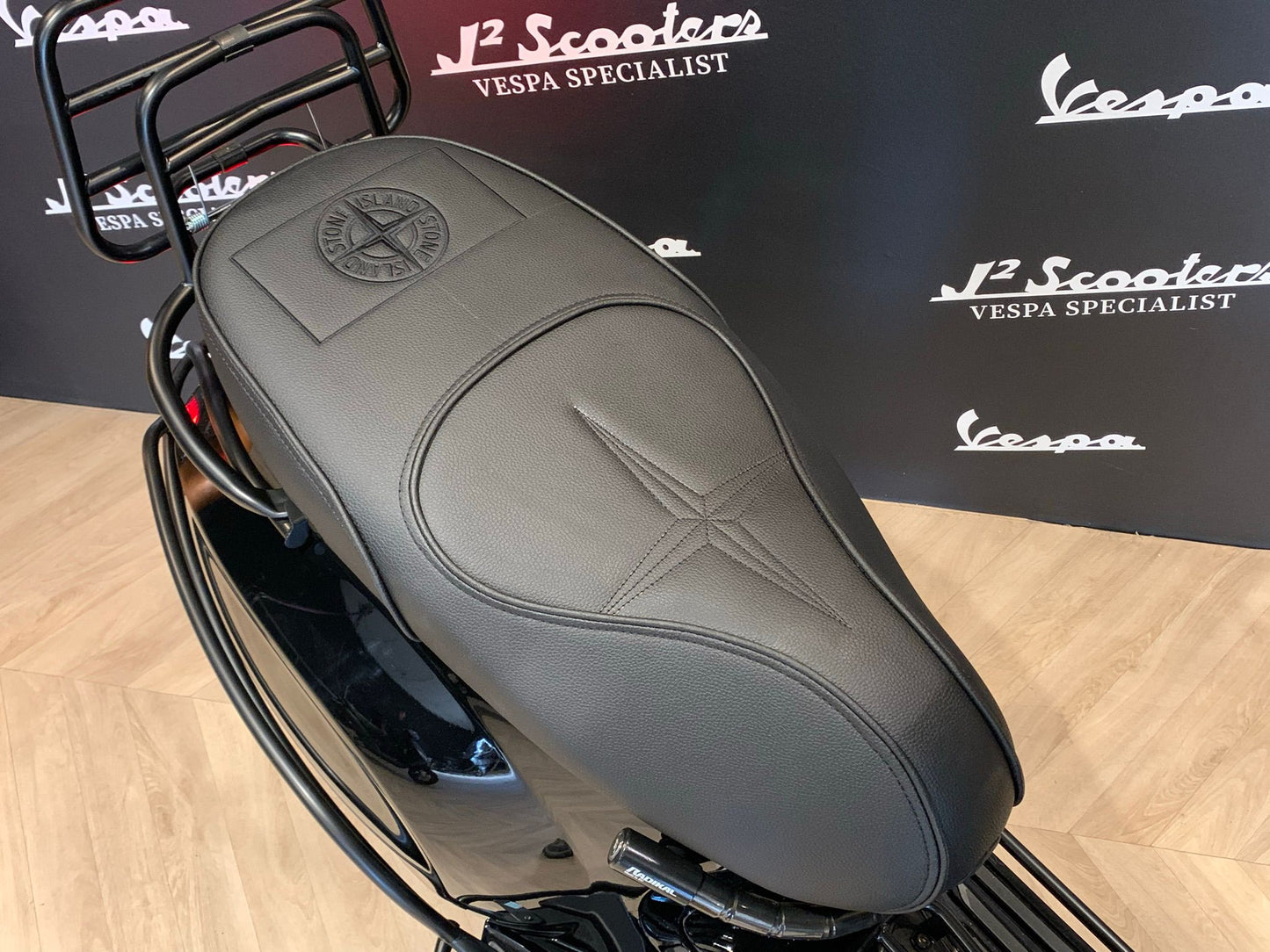 Vespa Sprint E5 glans zwart NERO LUCIDO