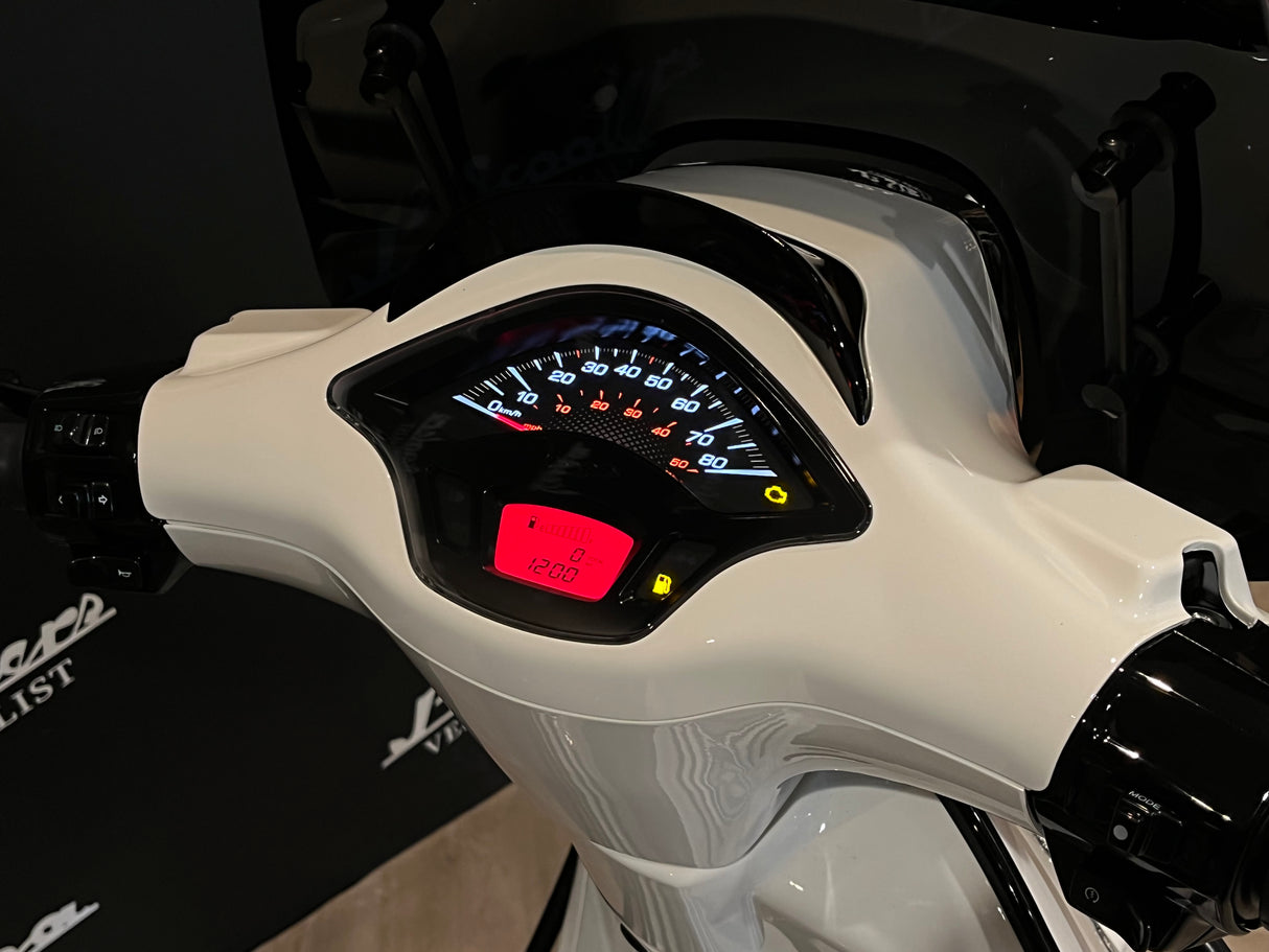 Vespa Sprint E5 Facelift 2025 wit Bianco Innocenza