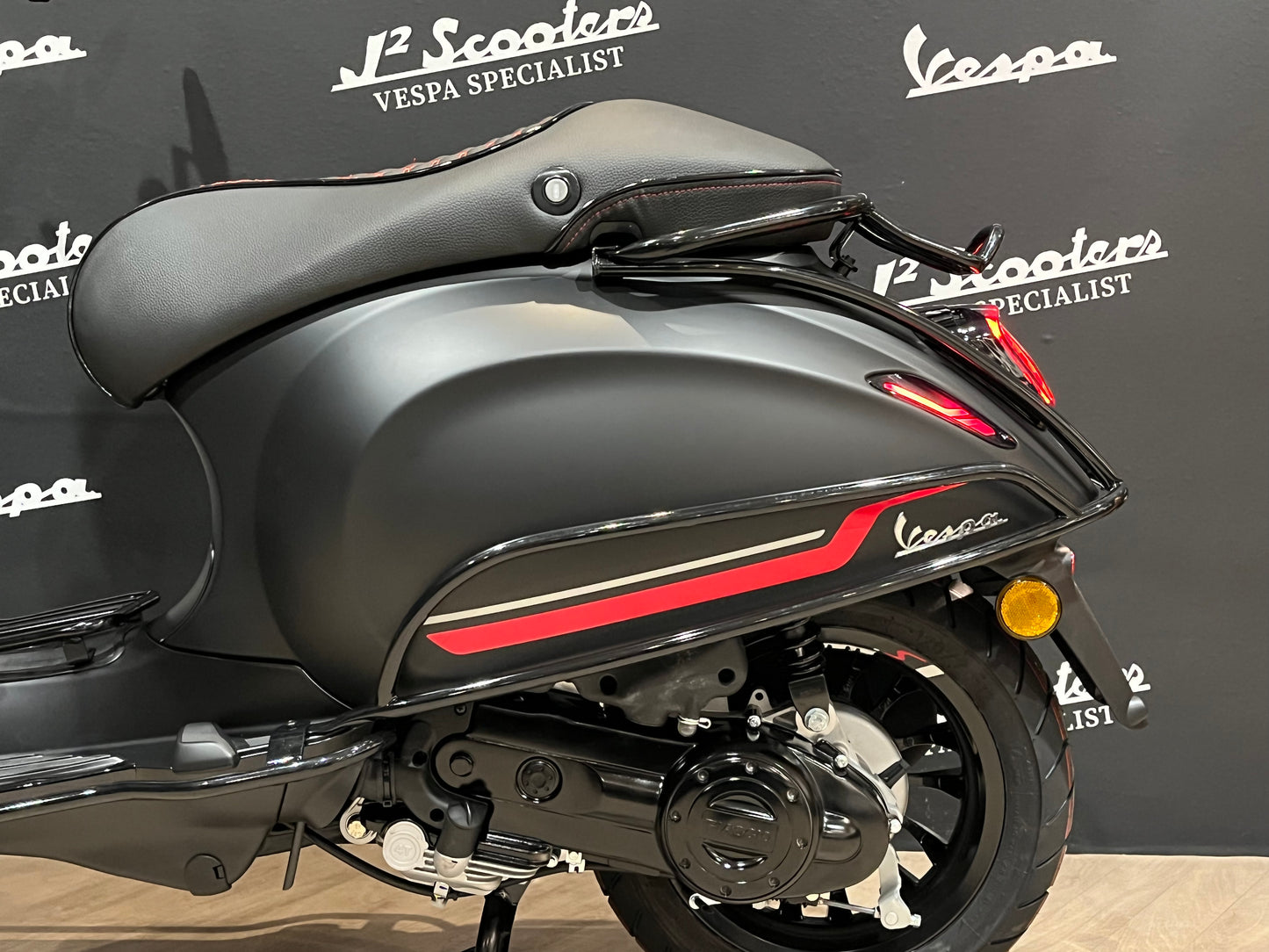 Vespa Sprint S E5 mat zwart NERO CONVINTO MATT