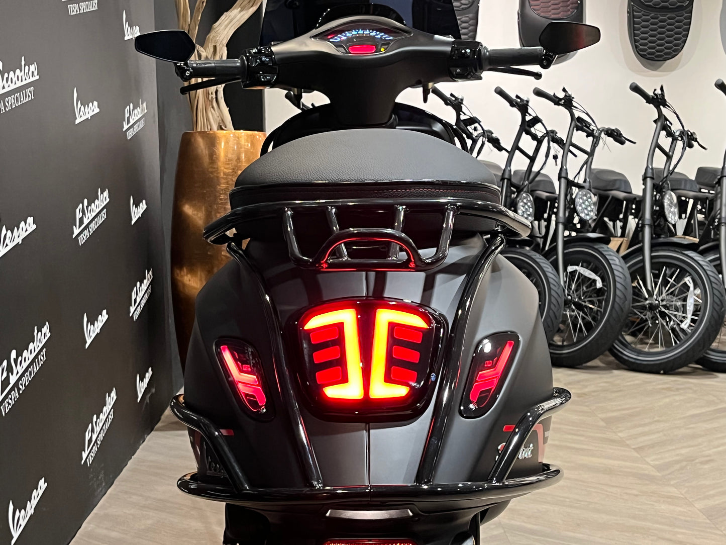 Vespa Sprint S E5 mat zwart NERO CONVINTO MATT