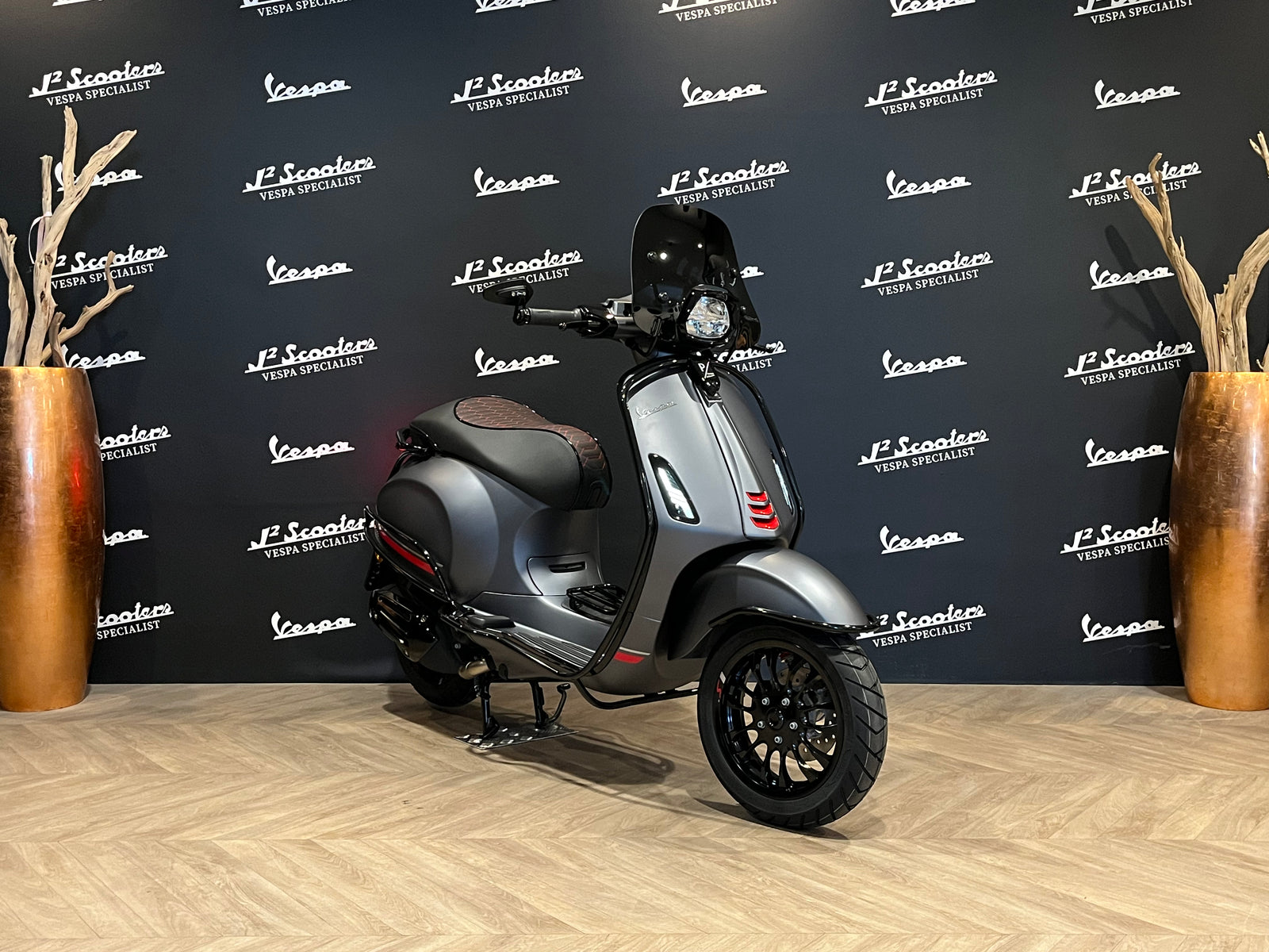 Vespa Sprint S E5 Mat Grijs GRIGIO TRAVOLGENTE MATT J2Scooters Vespa Sprint S E5 Mat Grijs GRIGIO TRAVOLGENTE MATT J2Scooters