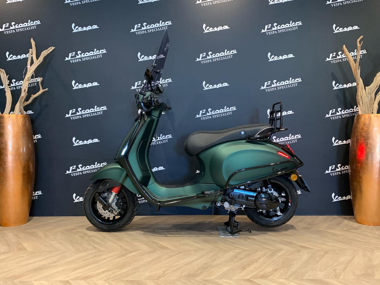 Vespa Sprint E5 Cobra Green