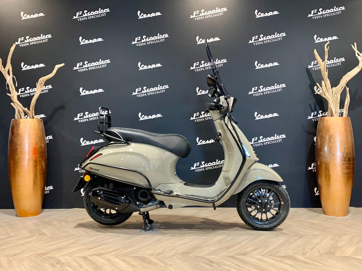 Vespa Sprint / Elettrica Facelift 2025 Audi RS Mocha Latte