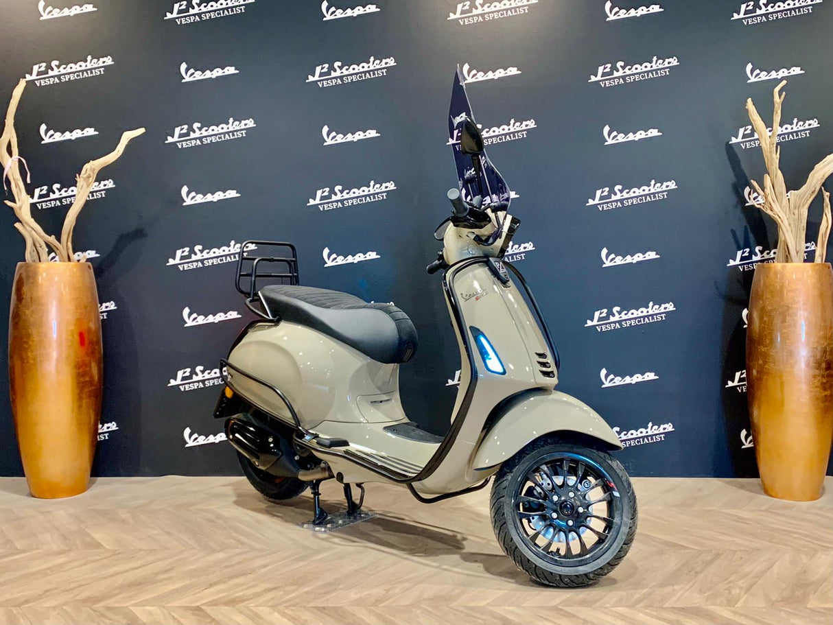 Vespa Sprint / Elettrica Facelift 2025 Audi RS Mocha Latte