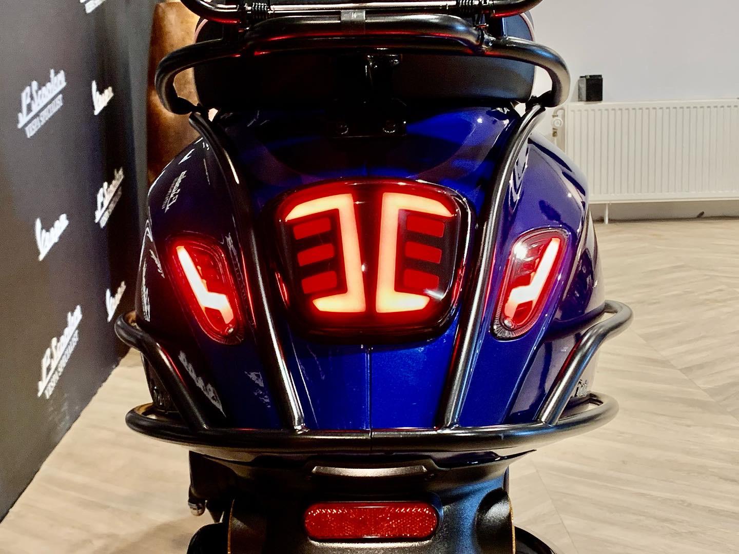 Vespa Sprint E5 BMW San Marino Glans