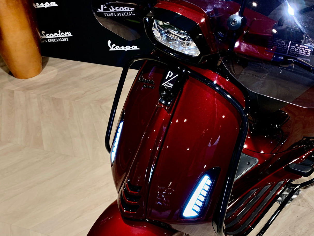 Vespa Sprint / Elettrica Facelift 2025 Porsche Dark Candy Red