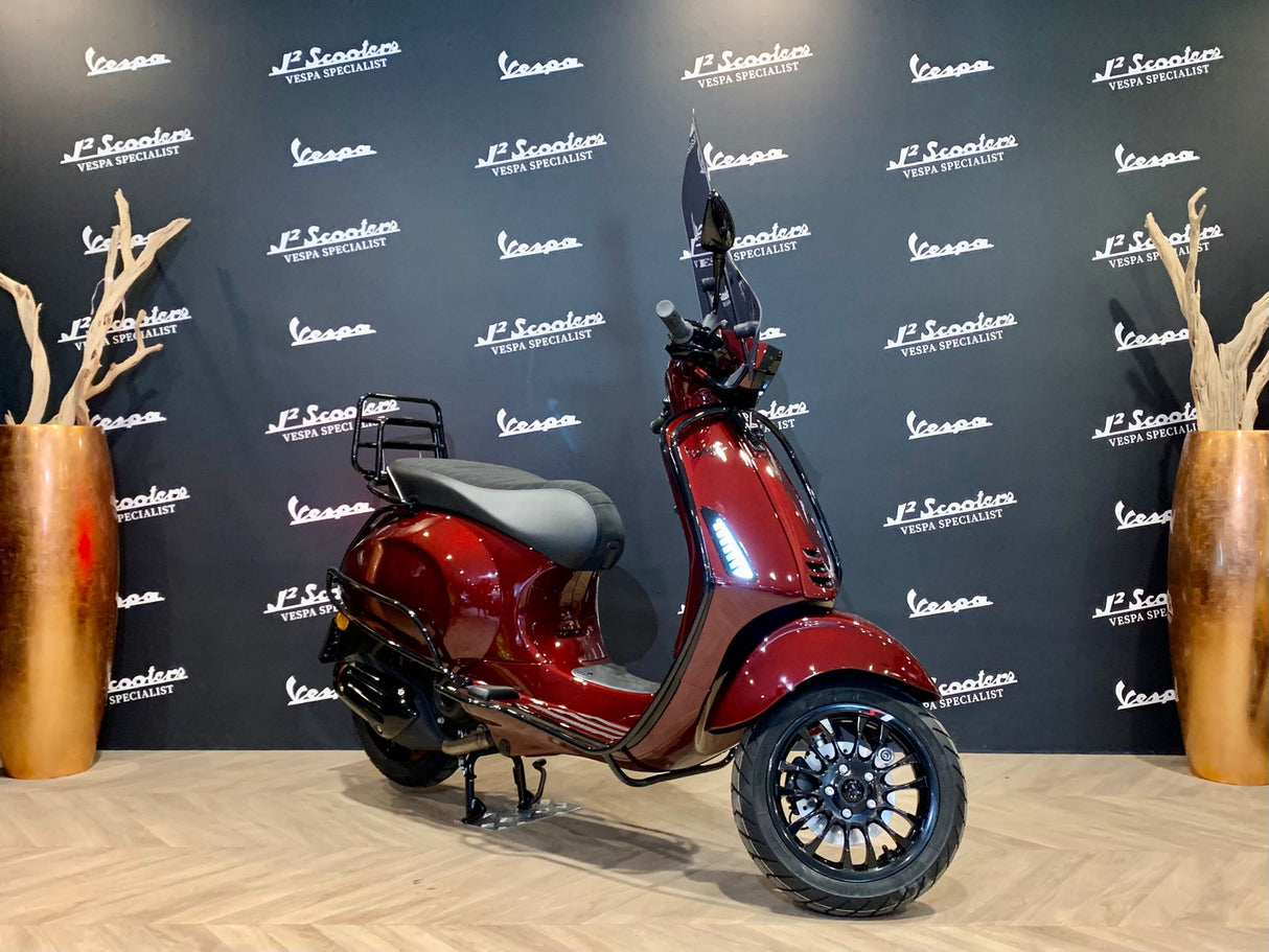 Vespa Sprint / Elettrica Facelift 2025 Porsche Dark Candy Red