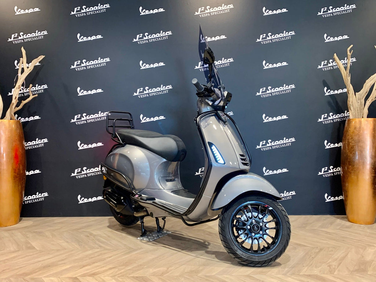 Vespa Sprint / Elettrica Facelift 2025 BMW Oxid Grau