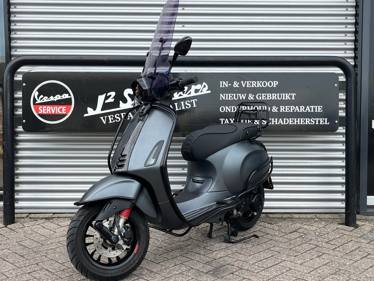 Vespa Sprint Mat Grijs Snor(scooter) 2018 11179 km 1 eig