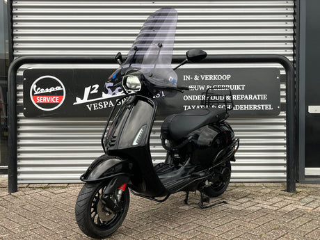 Vespa Sprint Black on Black Brom 2022 4499 km 1 eig