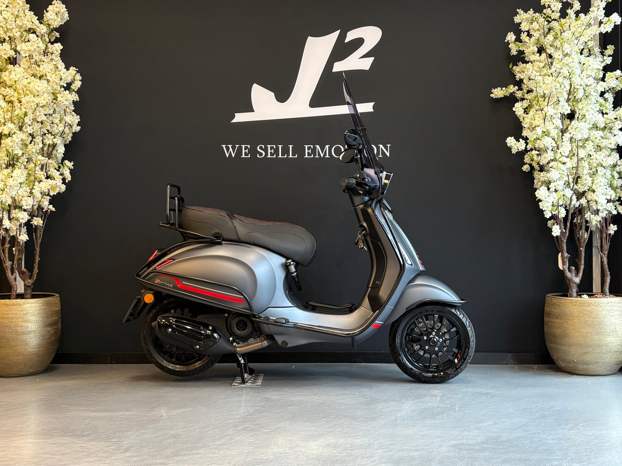 Vespa Sprint | Mat Grijs | Demo