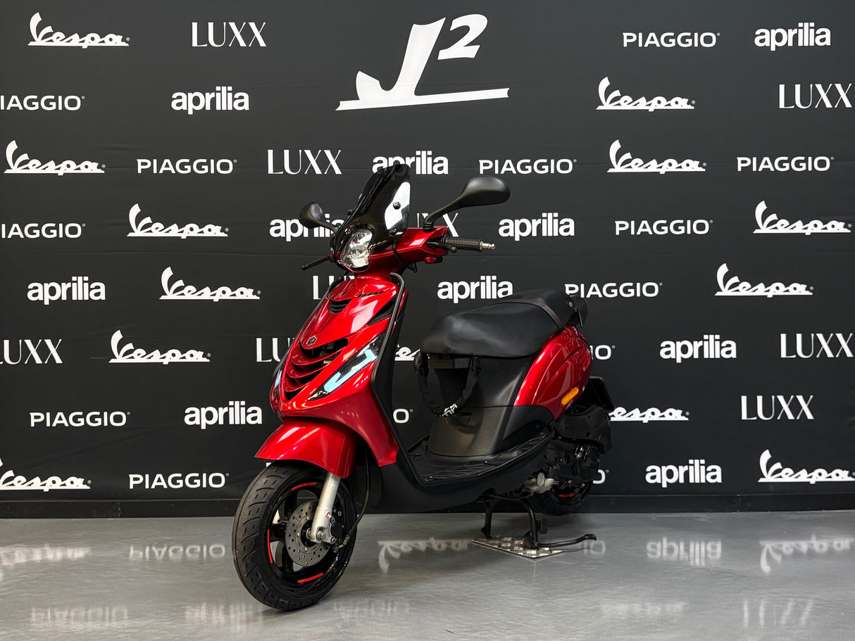 Piaggio Zip | Candy Red | 1 eig
