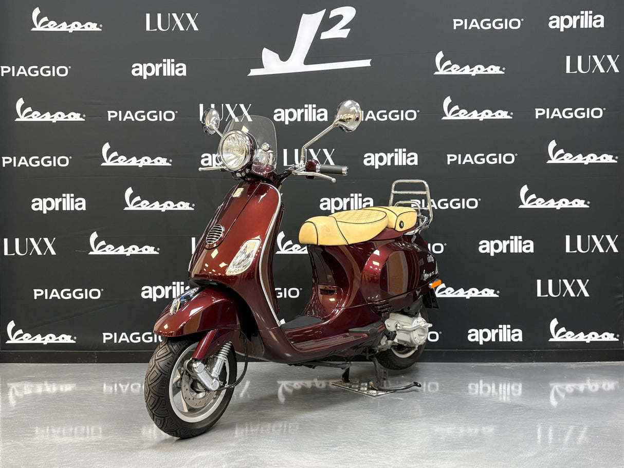 Vespa LXV | Candy Apple Red | 1 eig