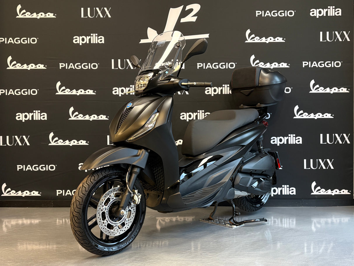 Piaggio Beverly | Mat Zwart | 1 Eig