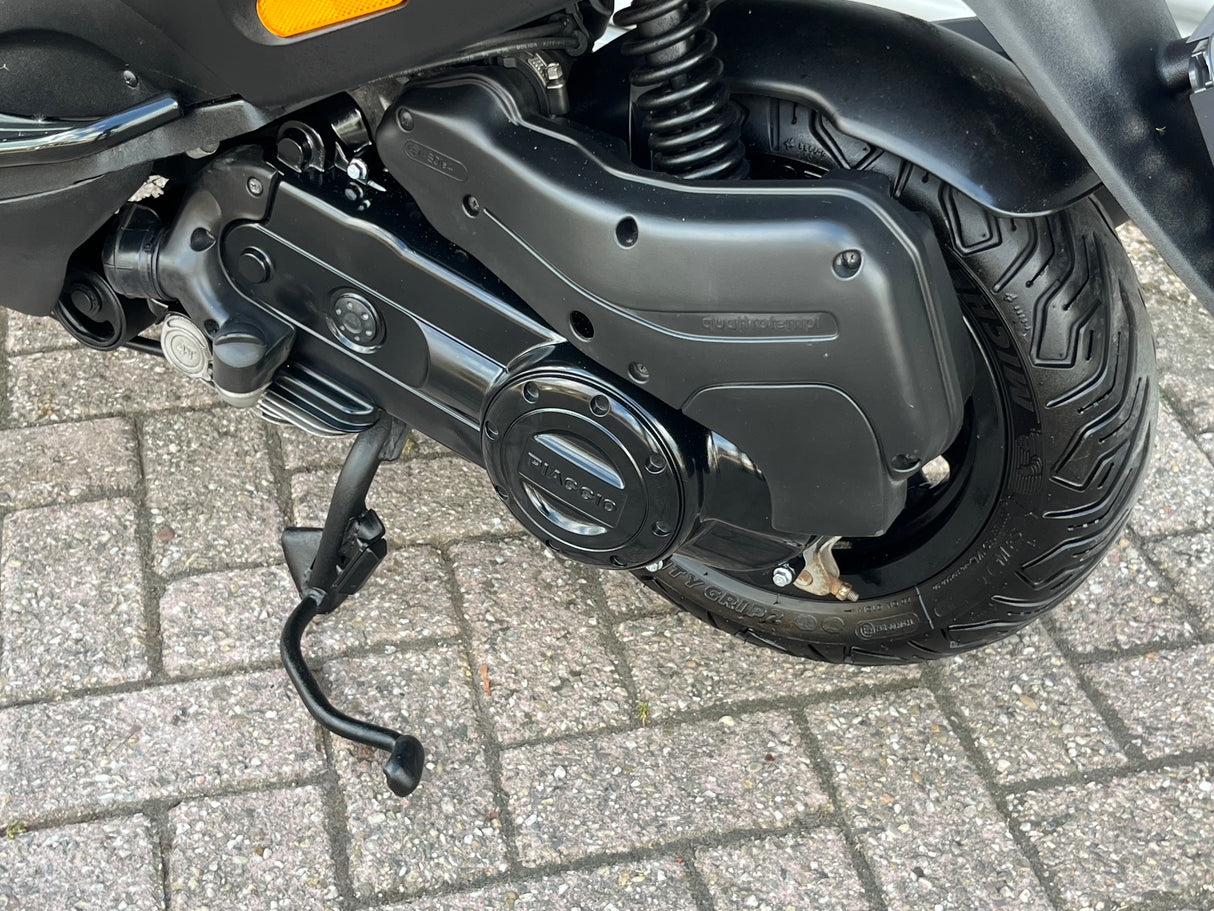Piaggio Zip Mat Zwart Snor 2021 10111 km 1 eig