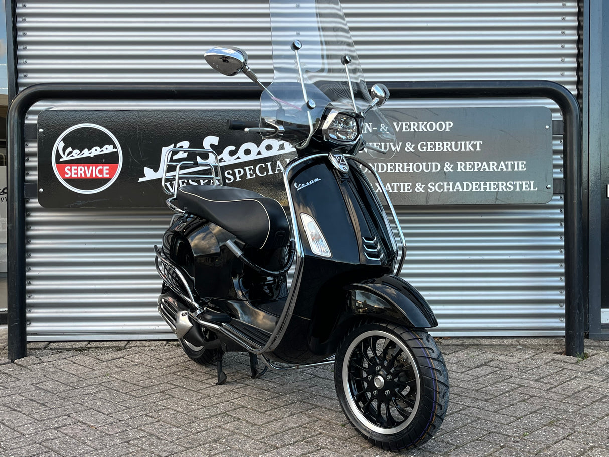 Vespa Sprint Glans Zwart Brom 2021 9000 km 1 eig GARANTIE