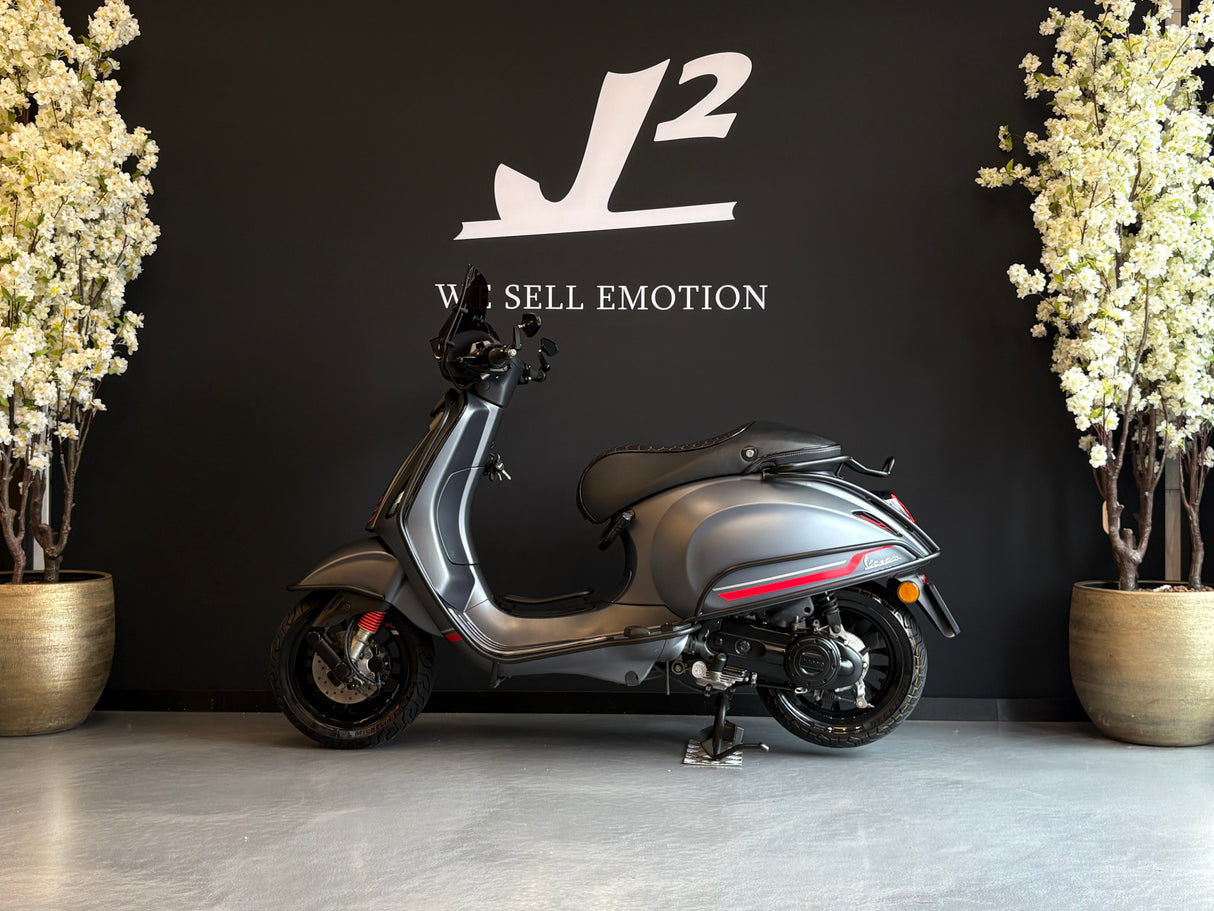 Vespa Sprint | Mat Grijs | 1 eig