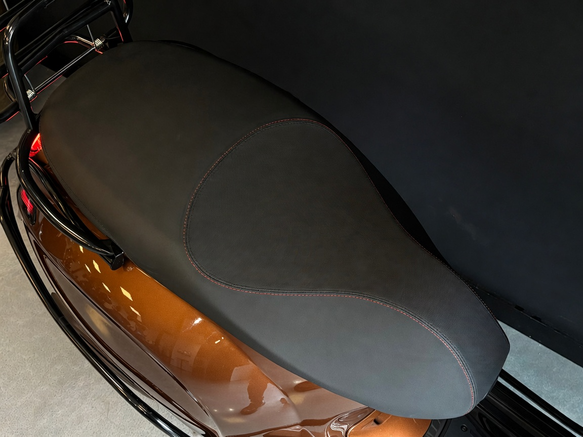 Vespa Sprint | Lamborghini Bronzo Zante