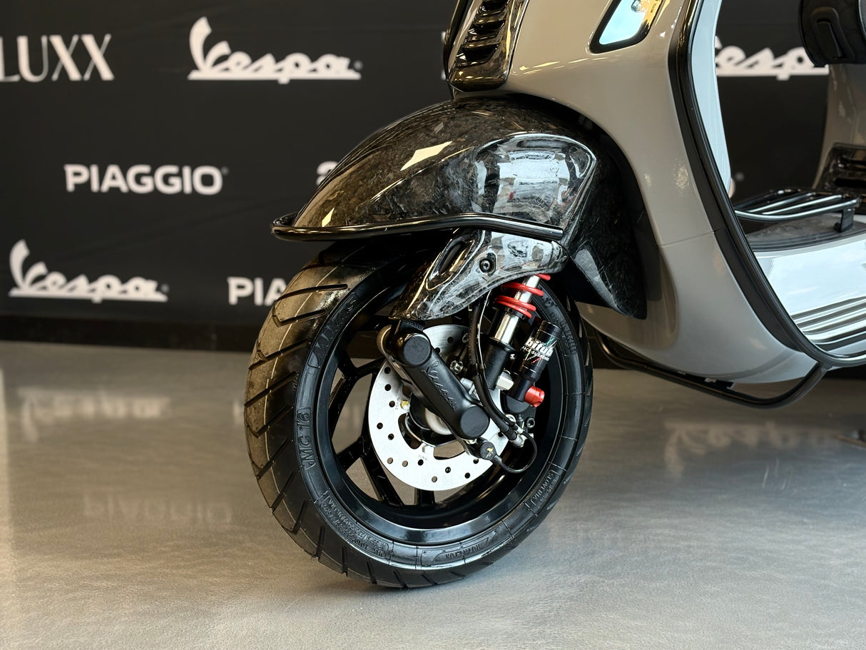 Vespa Sprint | Nardo Grey | Forged Carbon | Akrapovic