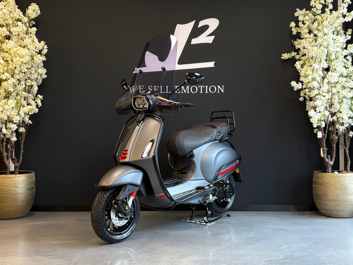 Vespa Sprint | Mat Grijs | Demo