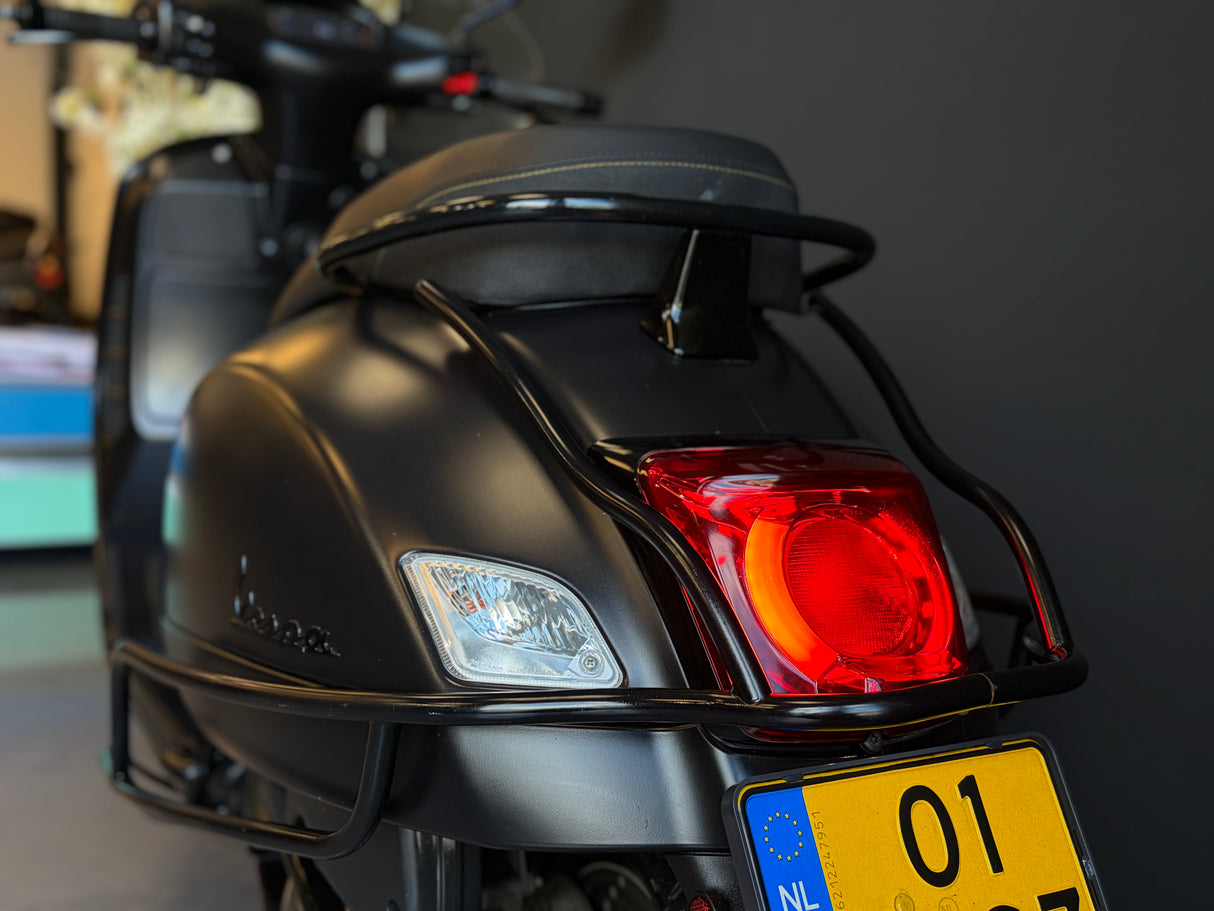 Vespa GTS 300 Super Tech | Mat Zwart