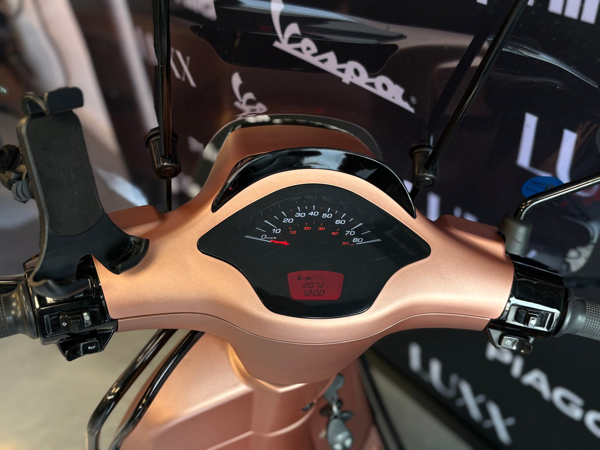Vespa Sprint | Rose Gold | Akra