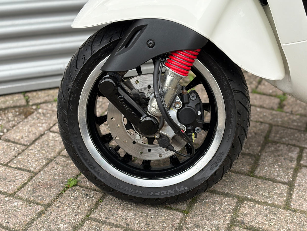 Vespa Sprint | Wit | 1 Eig