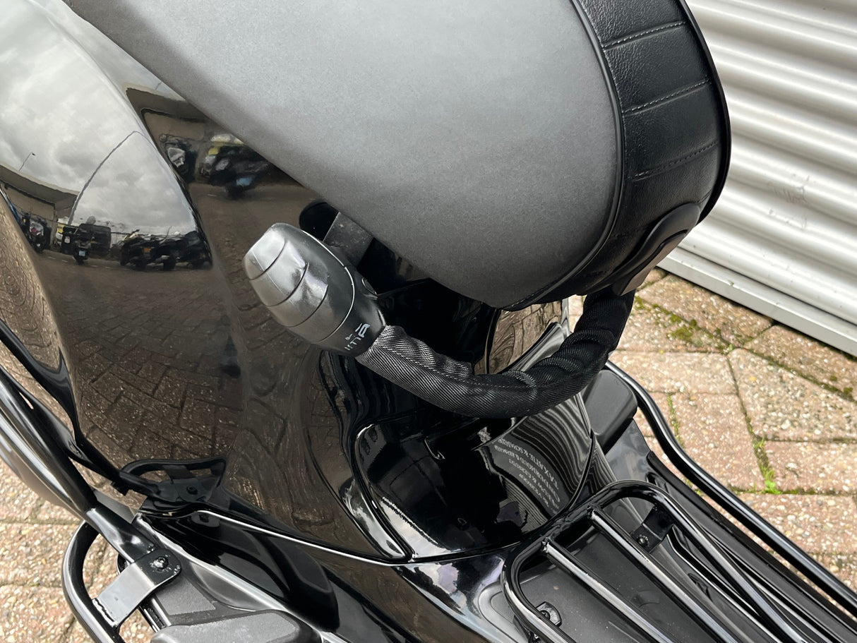 Vespa Sprint Black on Black Brom 2022 4499 km 1 eig