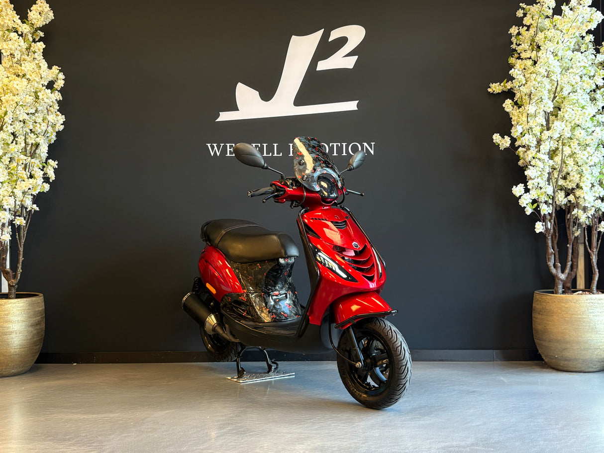 Piaggio Zip | Candy Red | Forged Carbon